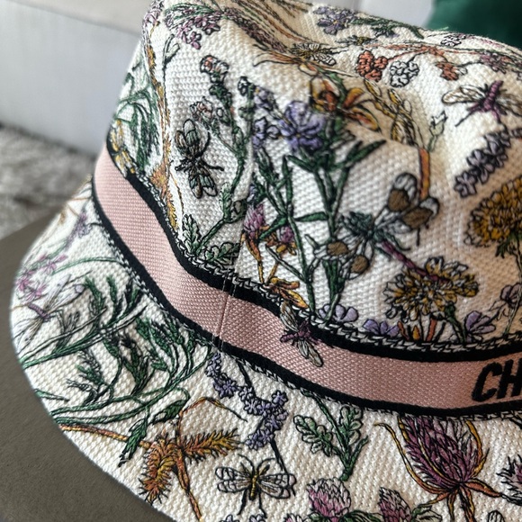 Brand new D-Bobby Dior Herbarium Panama
971 Multicolore
Size 57 - Picture 8 of 11